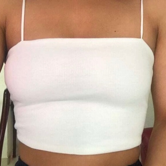 White spaghetti strap crop top - Picture 3 of 3